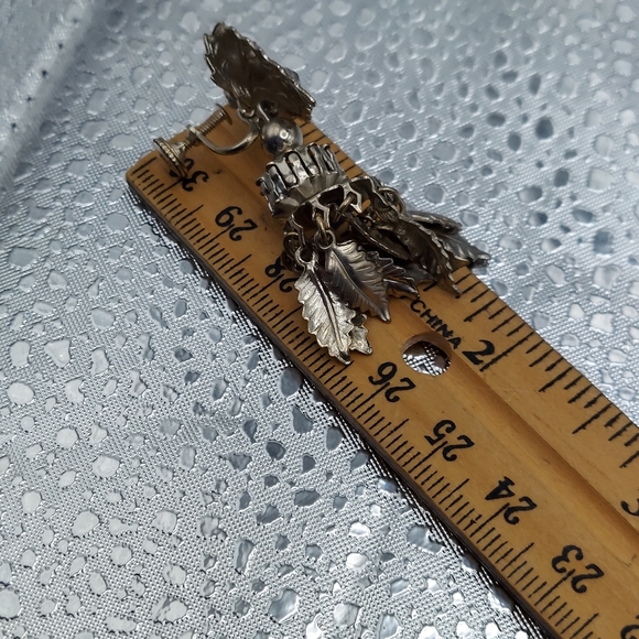 Vintage Leaves Dangle Earrings. Unique & Attractive. VGC. - Picture 5 of 11